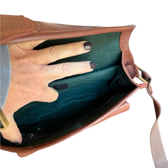 Elegant Brown Leather Shoulder Bag - Picture 9 of 12